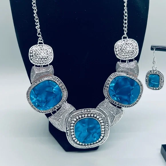 Chic Silver Statement Necklace with Blue Accents - Picture 2 of 7